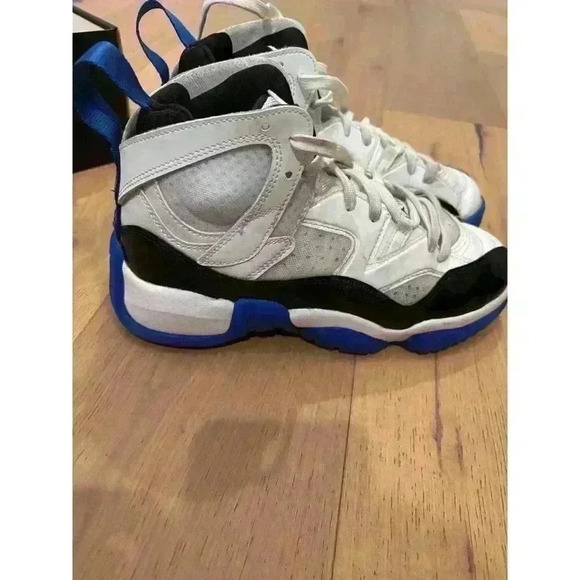 Nike Air Jordan Jumpman Two Trey Size 5Y - Picture 5 of 7
